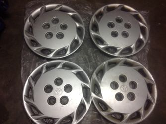 Original Toyota camry hub cap set, fits cars year 97 to 99