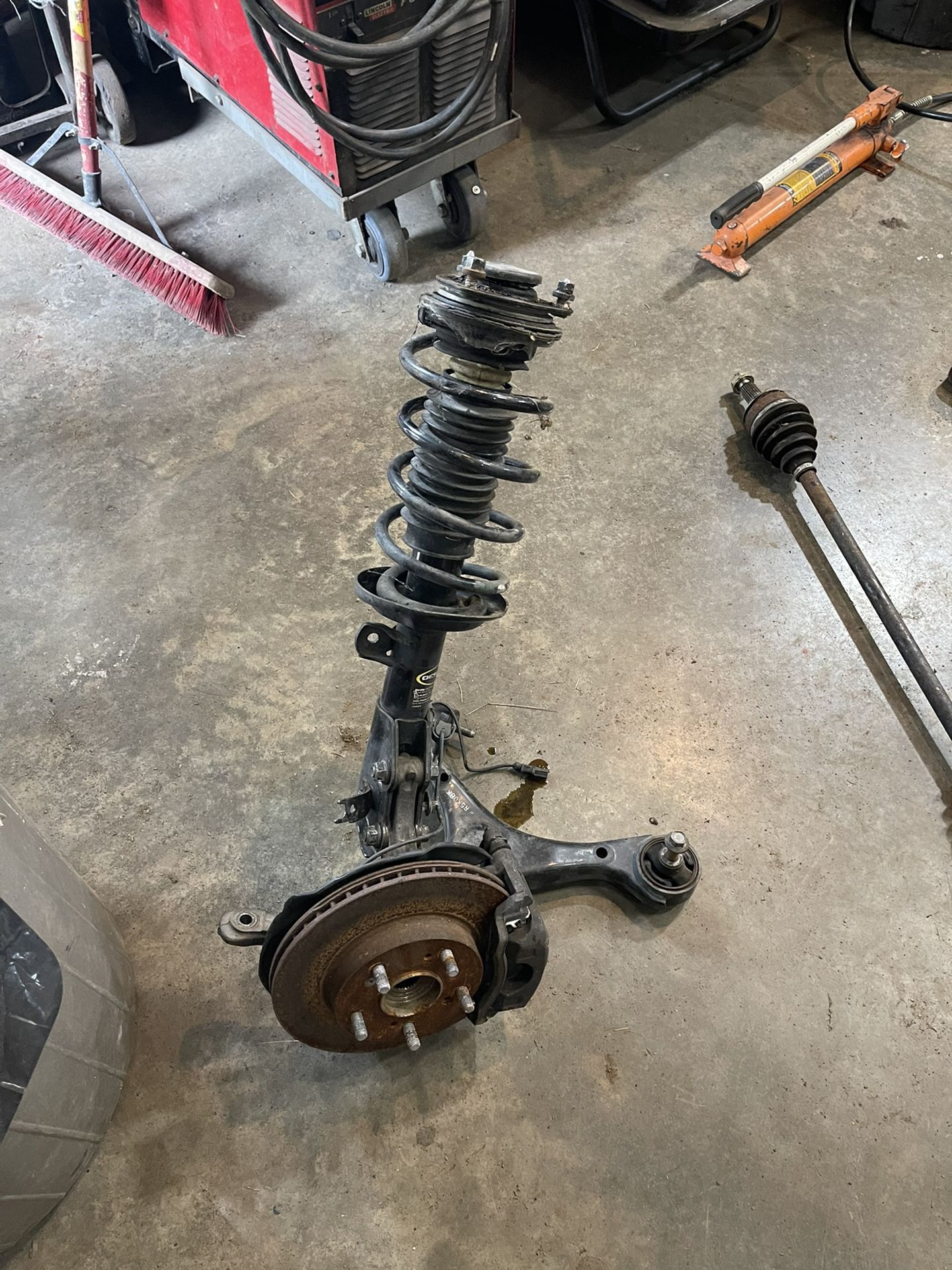 2012-2015 Front passenger Knee assembly plus Axle