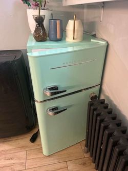 Magic Chef Retro Mini Fridge 3.2 cu 2-Door