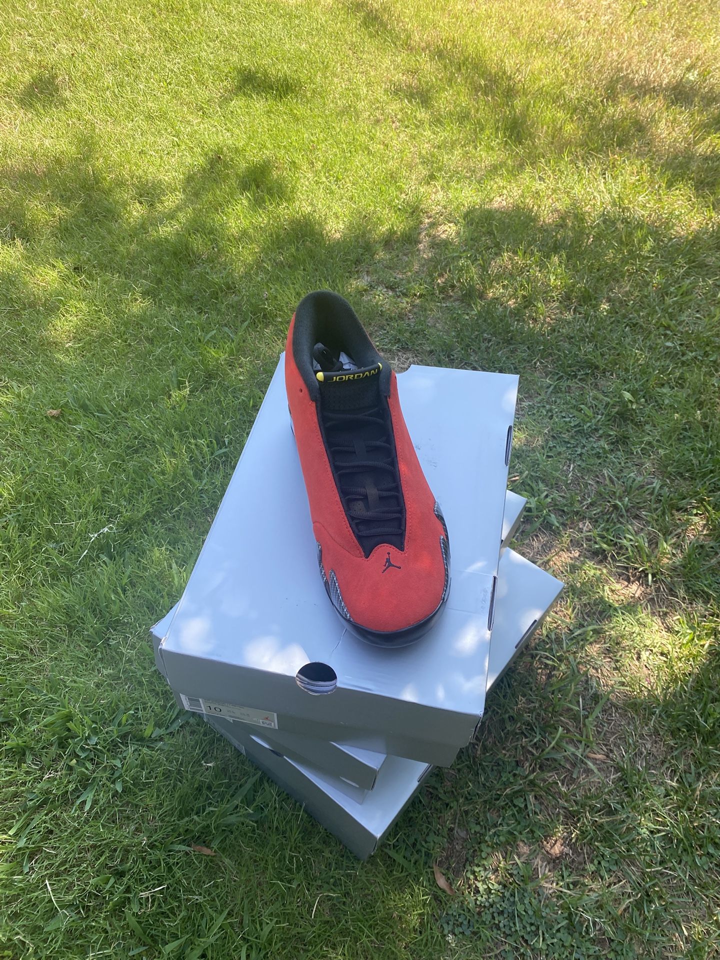 Retro Jordan 14 “ Ferraris”