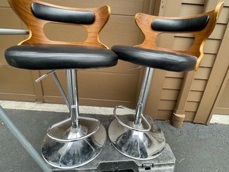 Bar stools (x2)