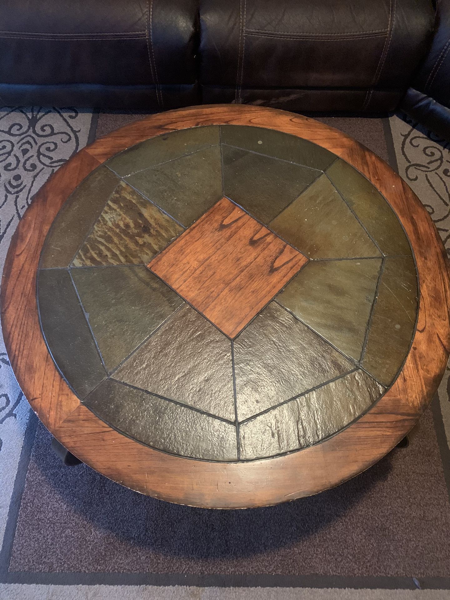 Round Coffee Table like new, can also buy matching end tables