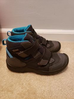 KEEN kids waterproof winter boots, kids hiking boots size 3