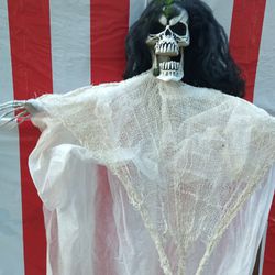Small Hanging Skeleton Halloween Prop