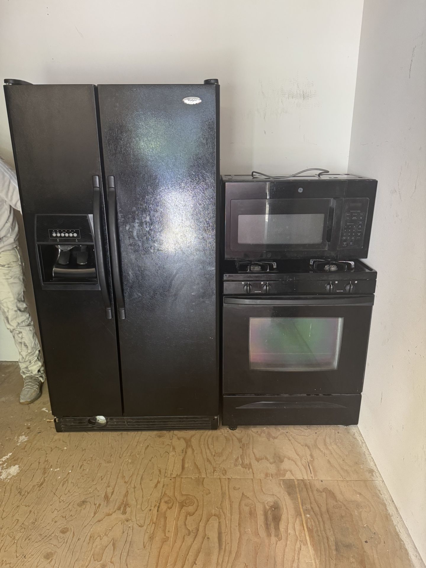 Whirlpool refrigerator/ Gas Stove / Microwave