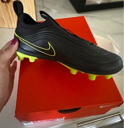 Nike Jr. Tiempo Maestro Club Soccer Cleat - Kids