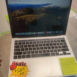 MacBook Pro 2020 13" Retina Touch Bar i5-10th Gen, 8gb Ram, 256gb SSD , MacOS Ventura. Intel UHD Graphics 1.5GB , Comes with Apple Charger. $90 worth 