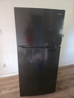 FRIGIDAIRE Refrigerator ( Black ]