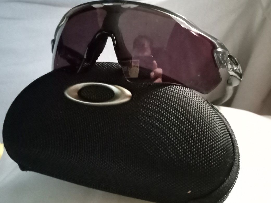 OAKLEY             Radar EV