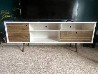 TV Table *DOES NOT include TV*