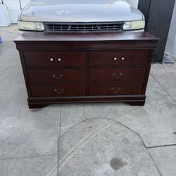 6 Drawer Dresser !