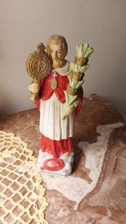 Religious saint has a crack on a hand