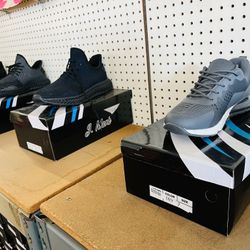 Beautiful Man Tennis Shoes $17