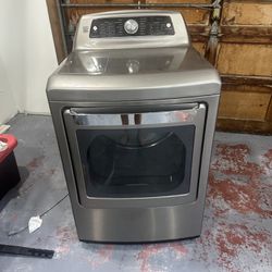Kenmore Elite Gas dryer. Works Perfectly In Very Good Condition 