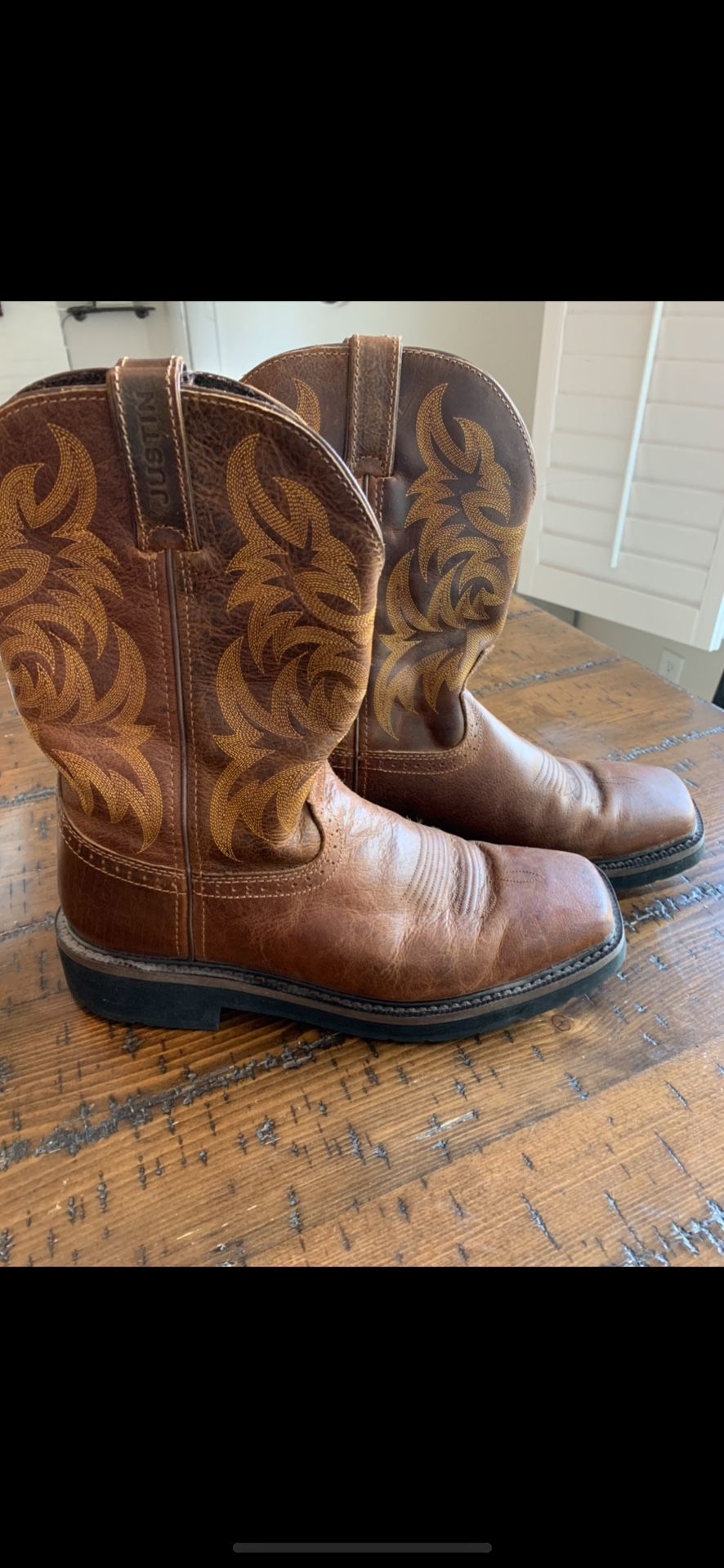 Men’s Justin Cowboy Boots