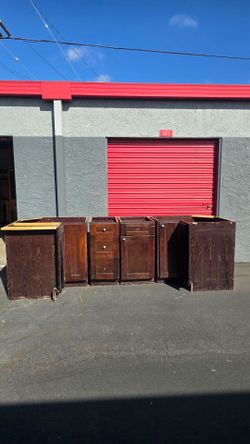 Kitchen/ garage cabinets shaker style in solid alder wood in good condition (please read the description of the post)