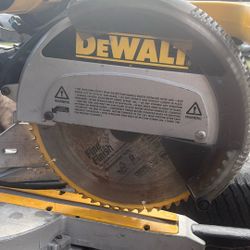 DEWALT Compound Miter Saw 4000 RPM