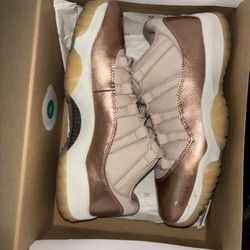 Woman’s Size 8 Jordan 11 Low 