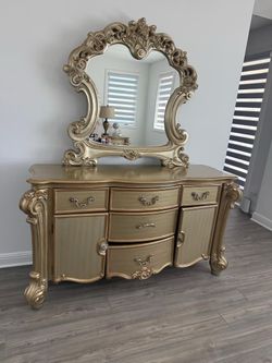 Dresser mirror