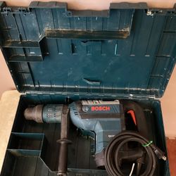 BOSCH RH745 - 1-3/4" SDS-MAX CORDED ELECTRIC ROTARY HAMMER with HARD CASE (LOW OFFERS WILL BE IGNORED, I DO NOT ACCEPT OFFERS!!!)