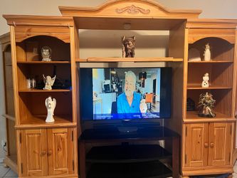 Entertainment center