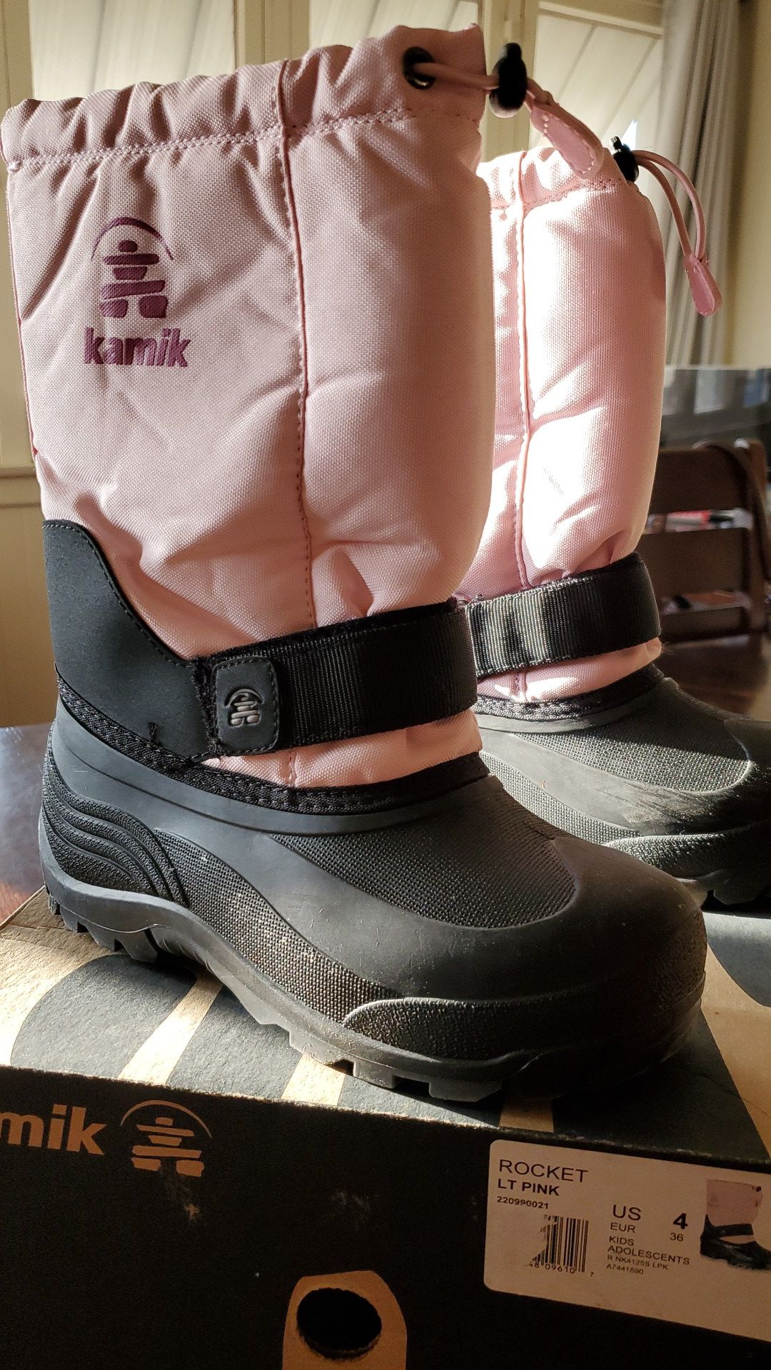 Kids Size 4 Snow Boots