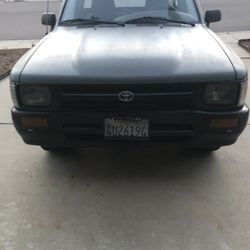 1993 Toyota R22E. Dr, Excellent And Very Strong Engine And Manual. Five Speed, No Leaking, No Burning Oil Very Good Maintenant Smog Certificate Ready 