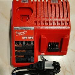M12 and M18 Milwaukee Lithium-Ion Multi-Voltage Battery Charger

