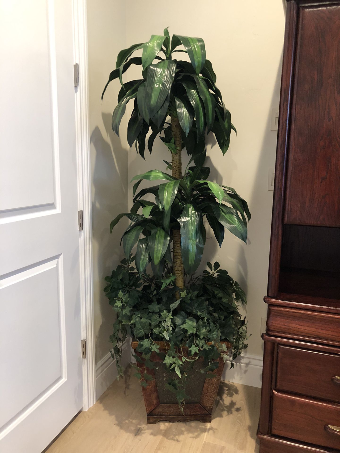 Fake Plant (tree)