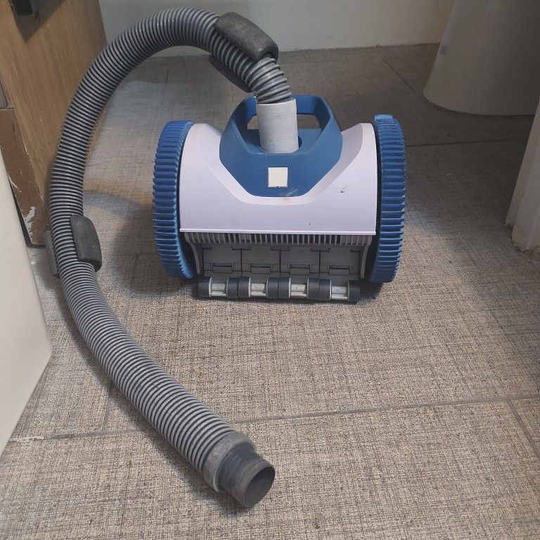Hayward Aquanaut 200 Pool Vacuum