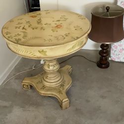 Nice Bird And Flower Table