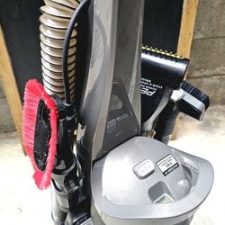 Vacuum Hoover Windtunnel , Like New 