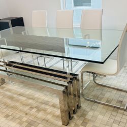 Excellent Condition Dining Table Set