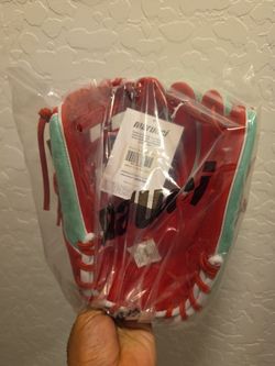 -- Brand New, Unused--Marucci Capitol Series M Type 45A3 12" Infield Baseball Glove. RHT.