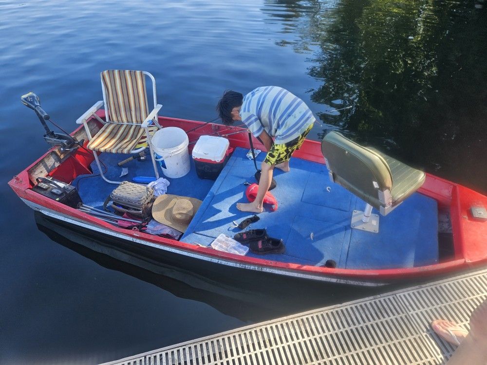 12' Fishing Boat *no trailer included*