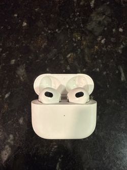 AirPods 3 With Wireless Charging Case