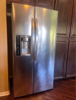 Side By Side Refrigerator & Freezer