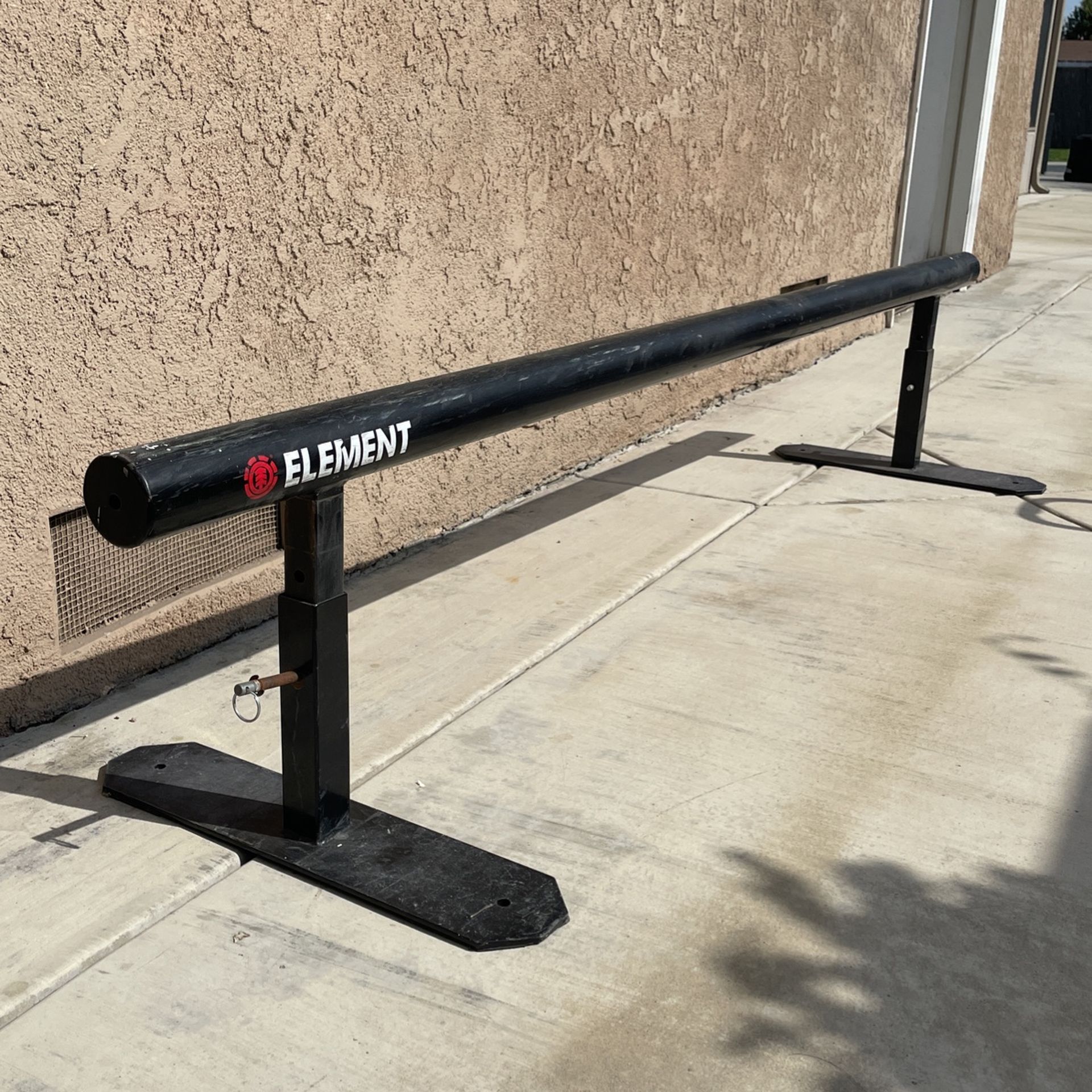 Element Round Rail