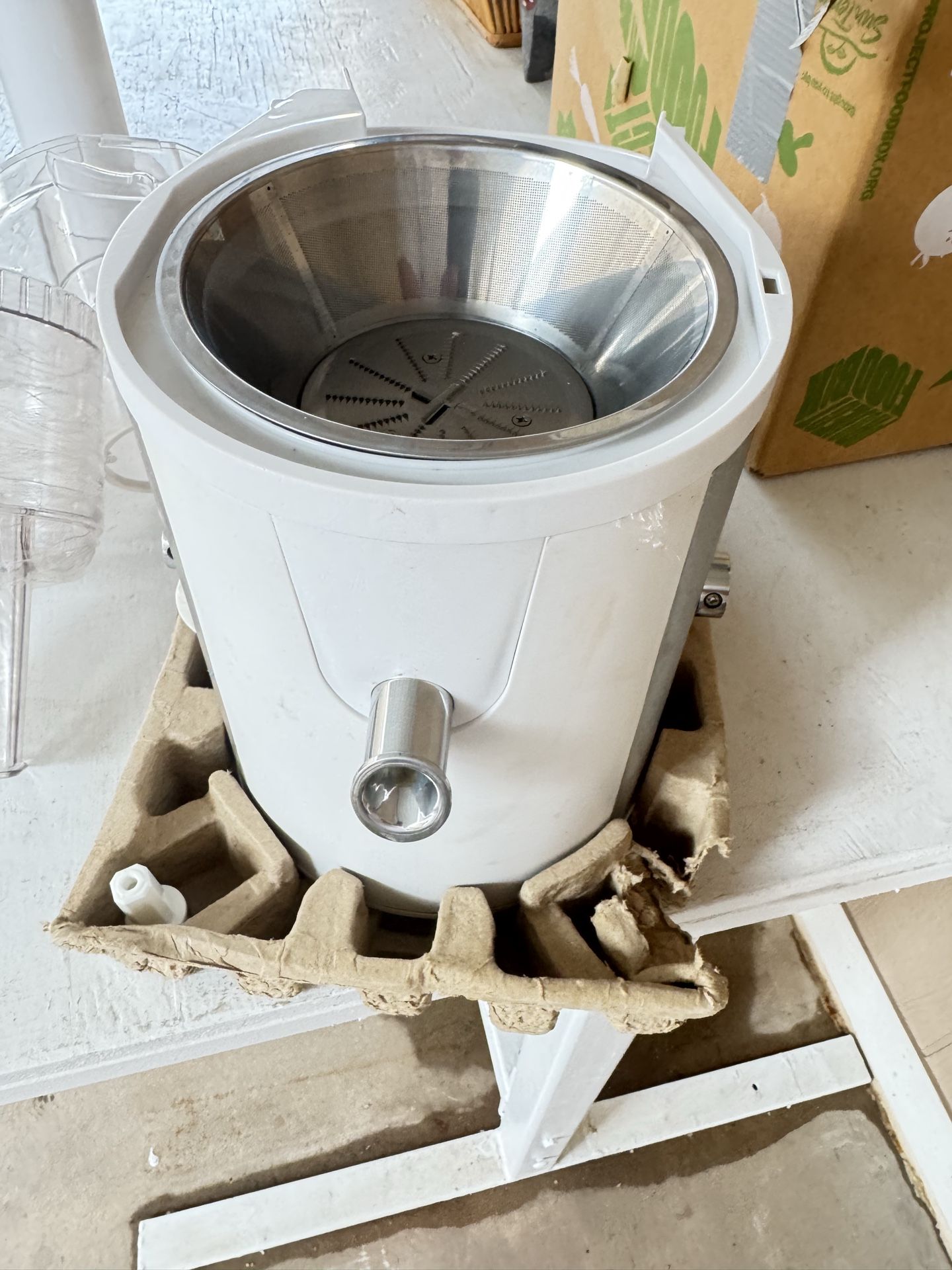 BELLA 700Watts Juice Extractor, Stainless steel/