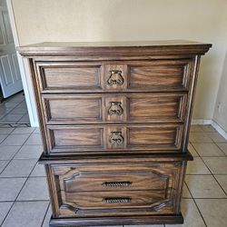Dresser With Two Nightstands 