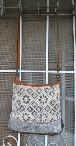 MYRA CROSSBODY HANDBAG