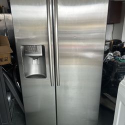 Samsung Refrigerator Works Great 