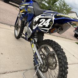 2000 YZ125