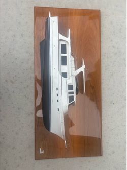 Half hull yack model mounted on wooden plaquete