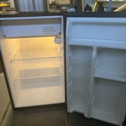 Patio Whirlpool Fridge And Freezer And Magic chef Ice Maker Set