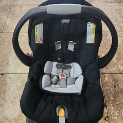 Chicco Infant Car Seat With Base