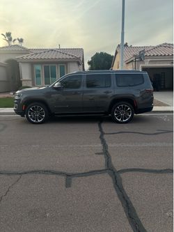 2022 Jeep Wagoneer