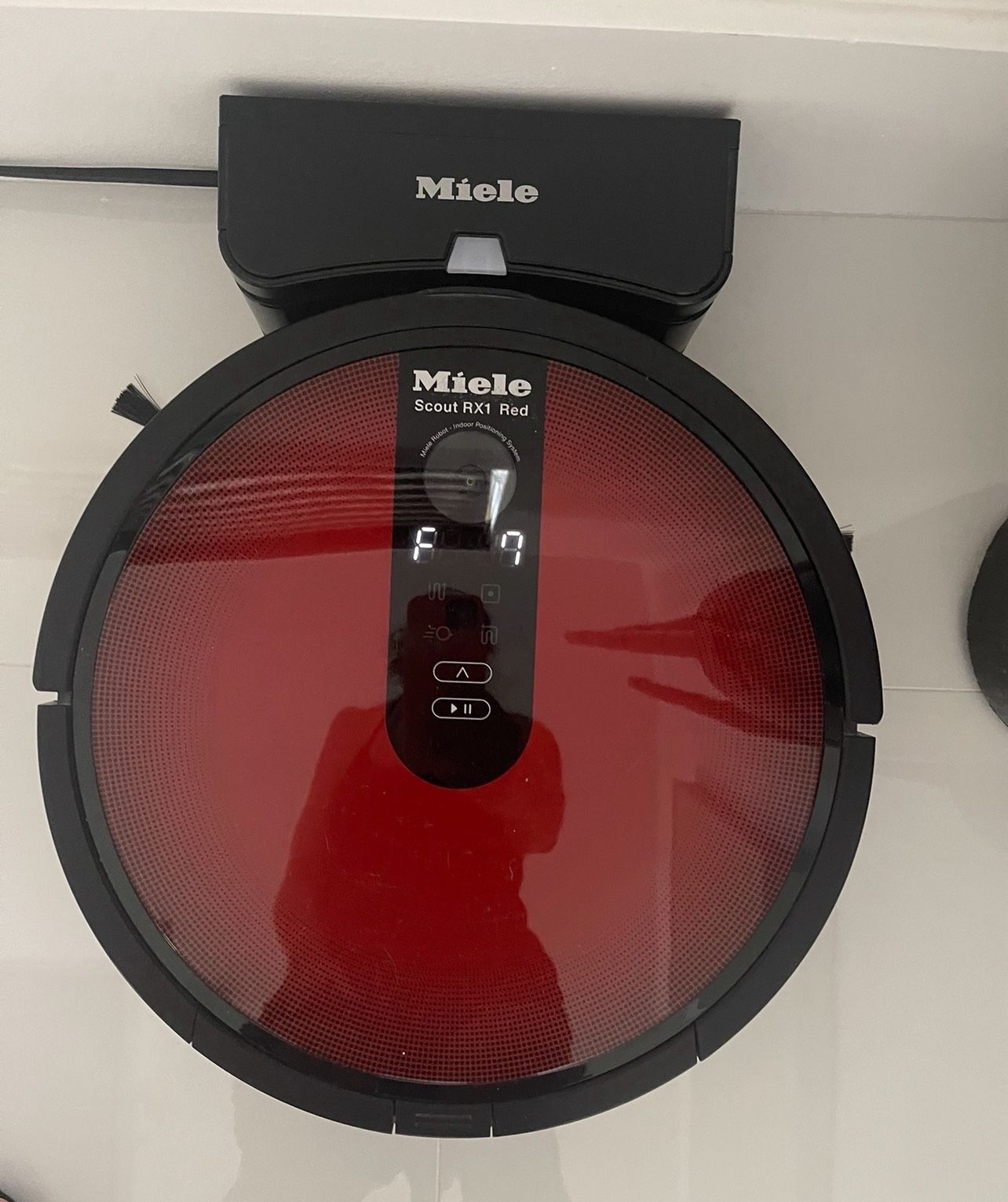 Miele Vacuum As Is, Turn On But Stopped Working I Don’t Know Why, I Just Bought A New Battery But Still showing Error 7, Was $600, Maybe Fixable.