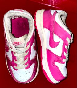 Girls/Toddler Nike Dunk Low size 8.5 -Fuscia/White