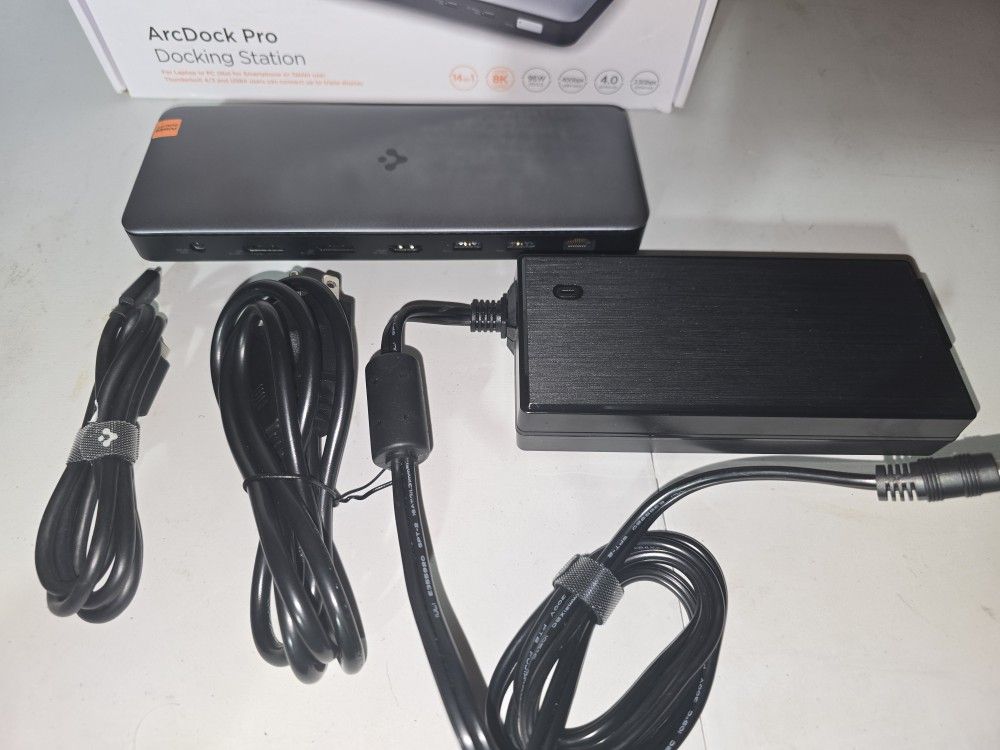 Spigen ArcDock PRO Docking Station